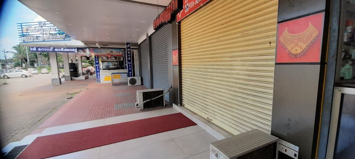 ഹർത്താലില്‍ പരക്കെ അക്രമം; വാഹനങ്ങള്‍ തകർത്തു, ഏഷ്യാനെറ്റ് ന്യൂസ് സംഘത്തിനെതിരെയും അക്രമം-ചിത്രങ്ങള്‍ കാണാം