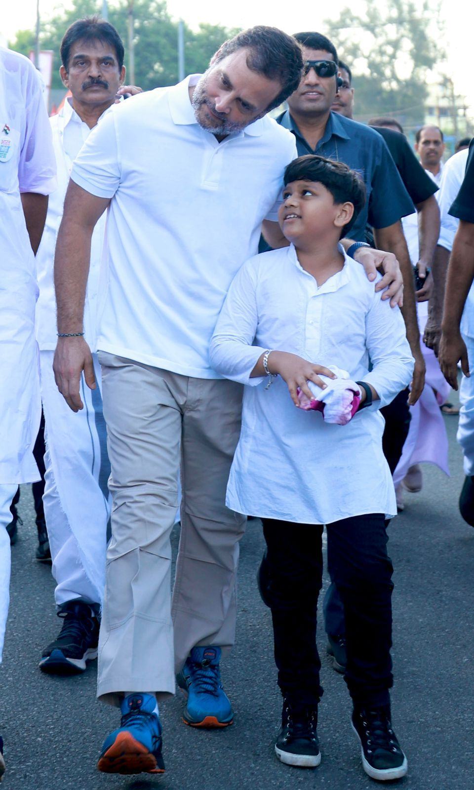  'ഈ നിമിഷങ്ങൾക്കായി ആയിരം മൈൽ നടക്കാനും തയ്യാർ'; ഭാരത് ജോഡോ യാത്രയിൽ രാഹുലിനൊപ്പം നടന്ന 'കുട്ടി താരങ്ങൾ'