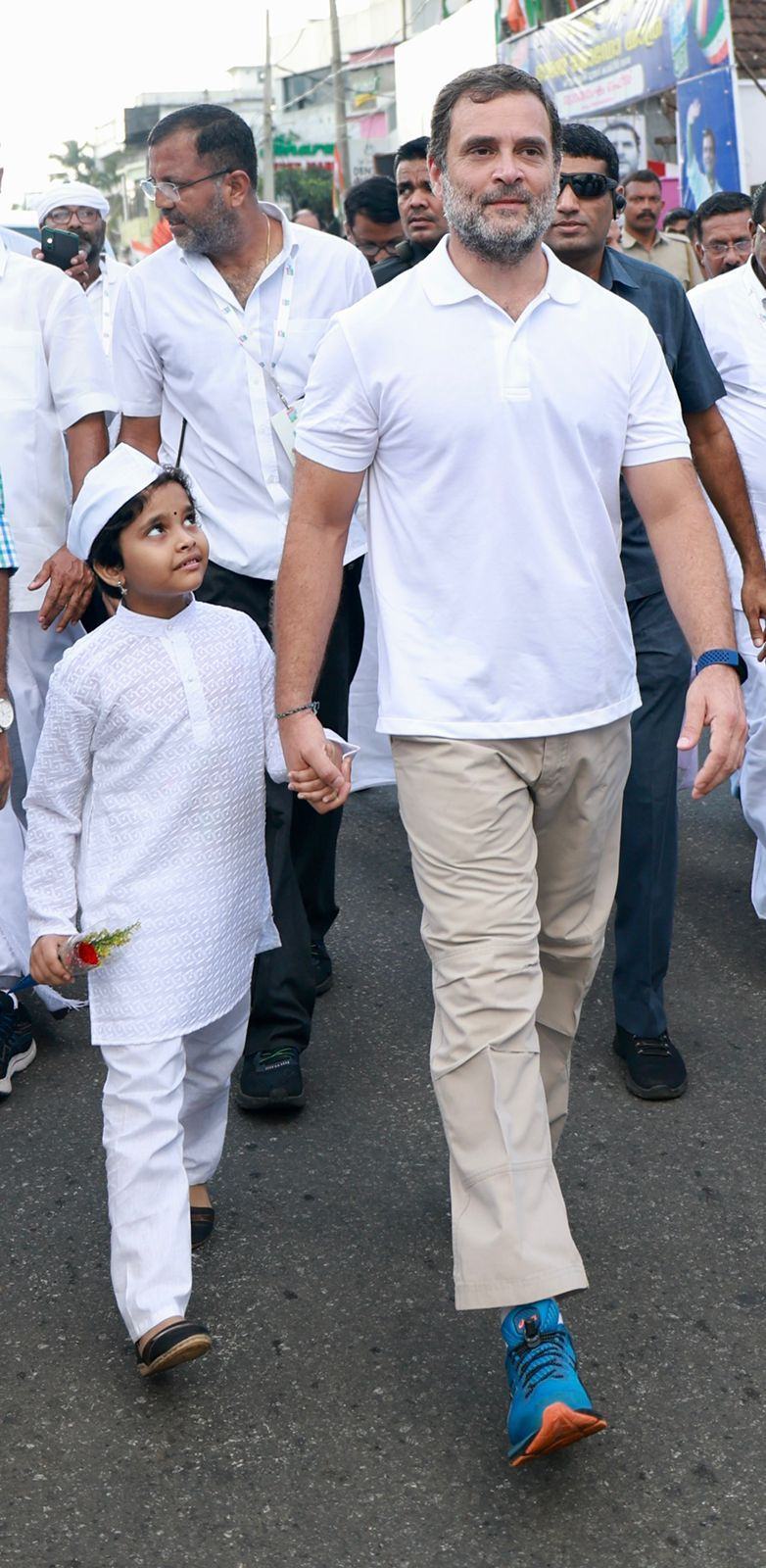  'ഈ നിമിഷങ്ങൾക്കായി ആയിരം മൈൽ നടക്കാനും തയ്യാർ'; ഭാരത് ജോഡോ യാത്രയിൽ രാഹുലിനൊപ്പം നടന്ന 'കുട്ടി താരങ്ങൾ'