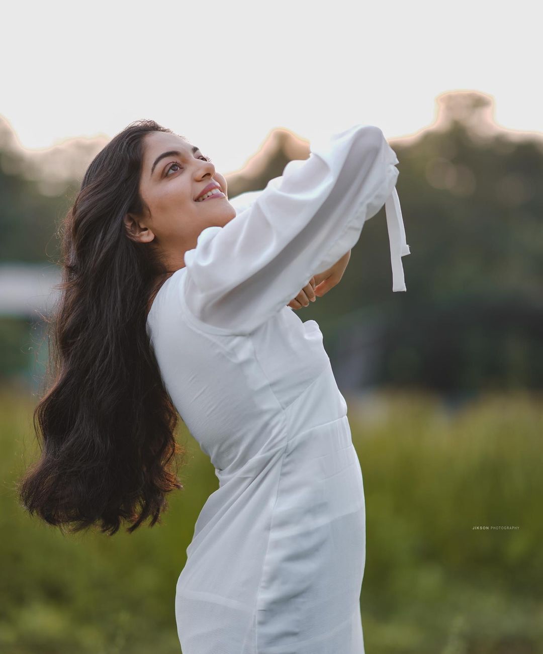 വൈറ്റിൽ തിളങ്ങി അഹാന... ഇൻസ്റ്റാഗ്രാമിൽ തരംഗമായ ചിത്രങ്ങൾ കാണാം