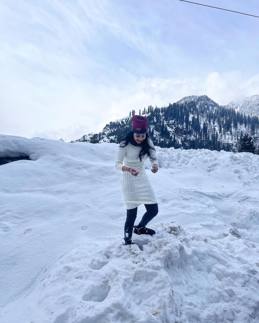 ആര്യയോടൊപ്പം അടിച്ചുപൊളിച്ച് ഐഷു, വൈറൽ ചിത്രങ്ങൾ ഏറ്റെടുത്ത് ആരാധക