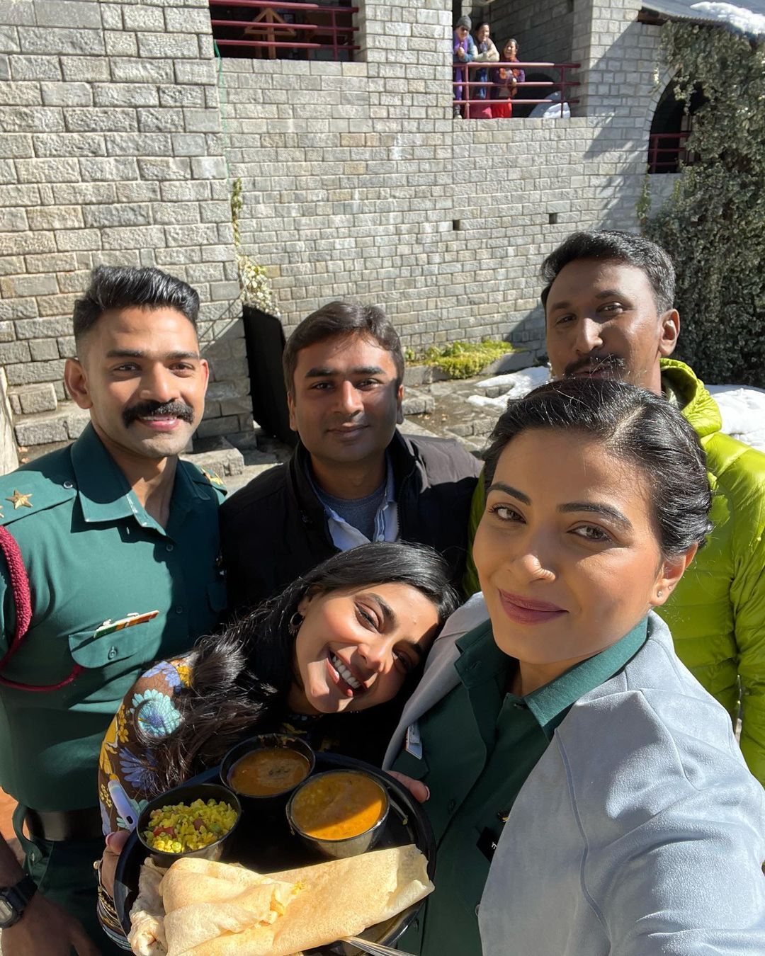 ആര്യയോടൊപ്പം അടിച്ചുപൊളിച്ച് ഐഷു, വൈറൽ ചിത്രങ്ങൾ ഏറ്റെടുത്ത് ആരാധക