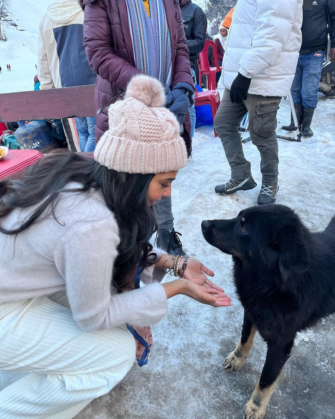 ആര്യയോടൊപ്പം അടിച്ചുപൊളിച്ച് ഐഷു, വൈറൽ ചിത്രങ്ങൾ ഏറ്റെടുത്ത് ആരാധക