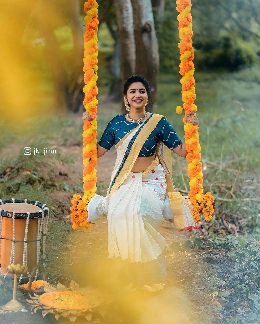 ഓണപ്പാട്ടില്‍ ഊഞ്ഞാലാടി അമേയ, അടിച്ചുപൊളിക്കുകയാണോ എന്ന് ആരാധകര്‍, വൈറല്‍ ചിത്രങ്ങള്‍