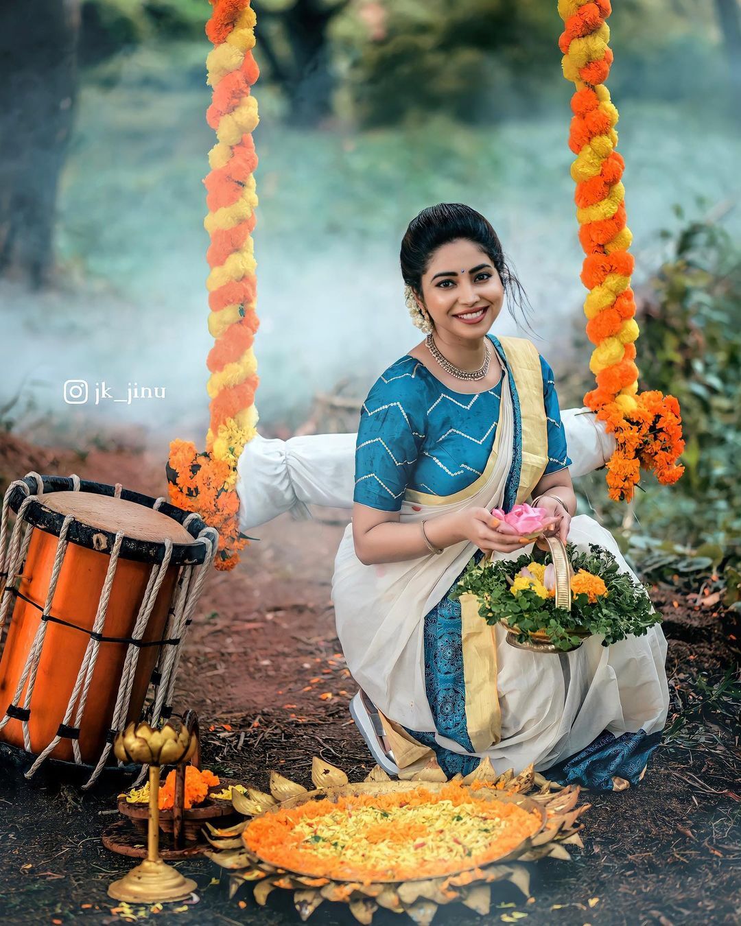 ഓണപ്പാട്ടില്‍ ഊഞ്ഞാലാടി അമേയ, അടിച്ചുപൊളിക്കുകയാണോ എന്ന് ആരാധകര്‍, വൈറല്‍ ചിത്രങ്ങള്‍