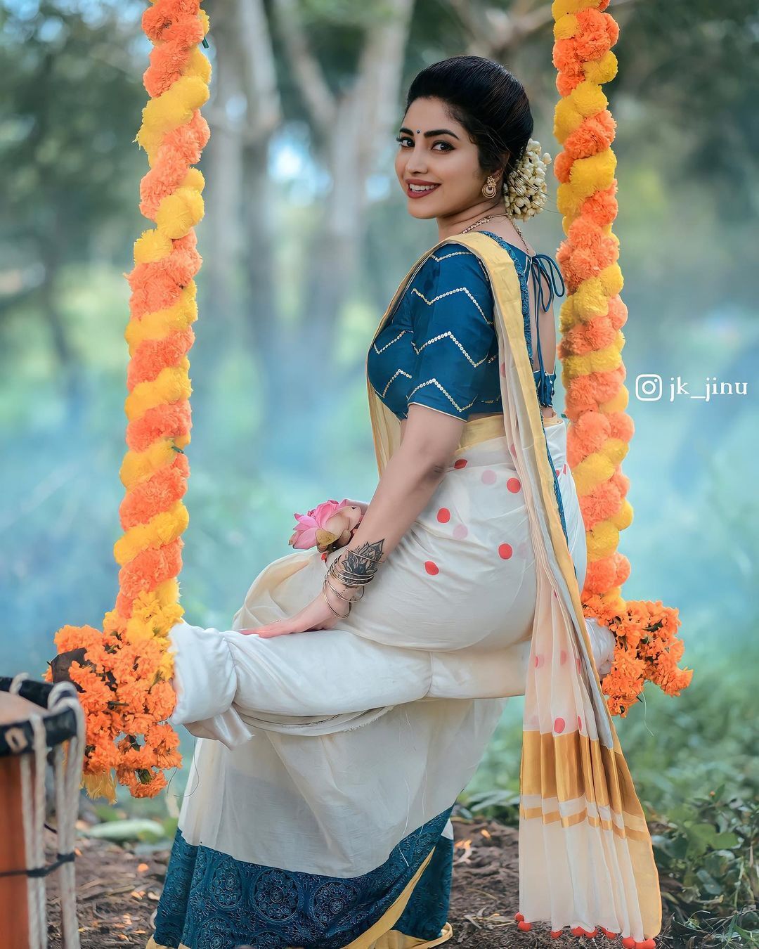 ഓണപ്പാട്ടില്‍ ഊഞ്ഞാലാടി അമേയ, അടിച്ചുപൊളിക്കുകയാണോ എന്ന് ആരാധകര്‍, വൈറല്‍ ചിത്രങ്ങള്‍