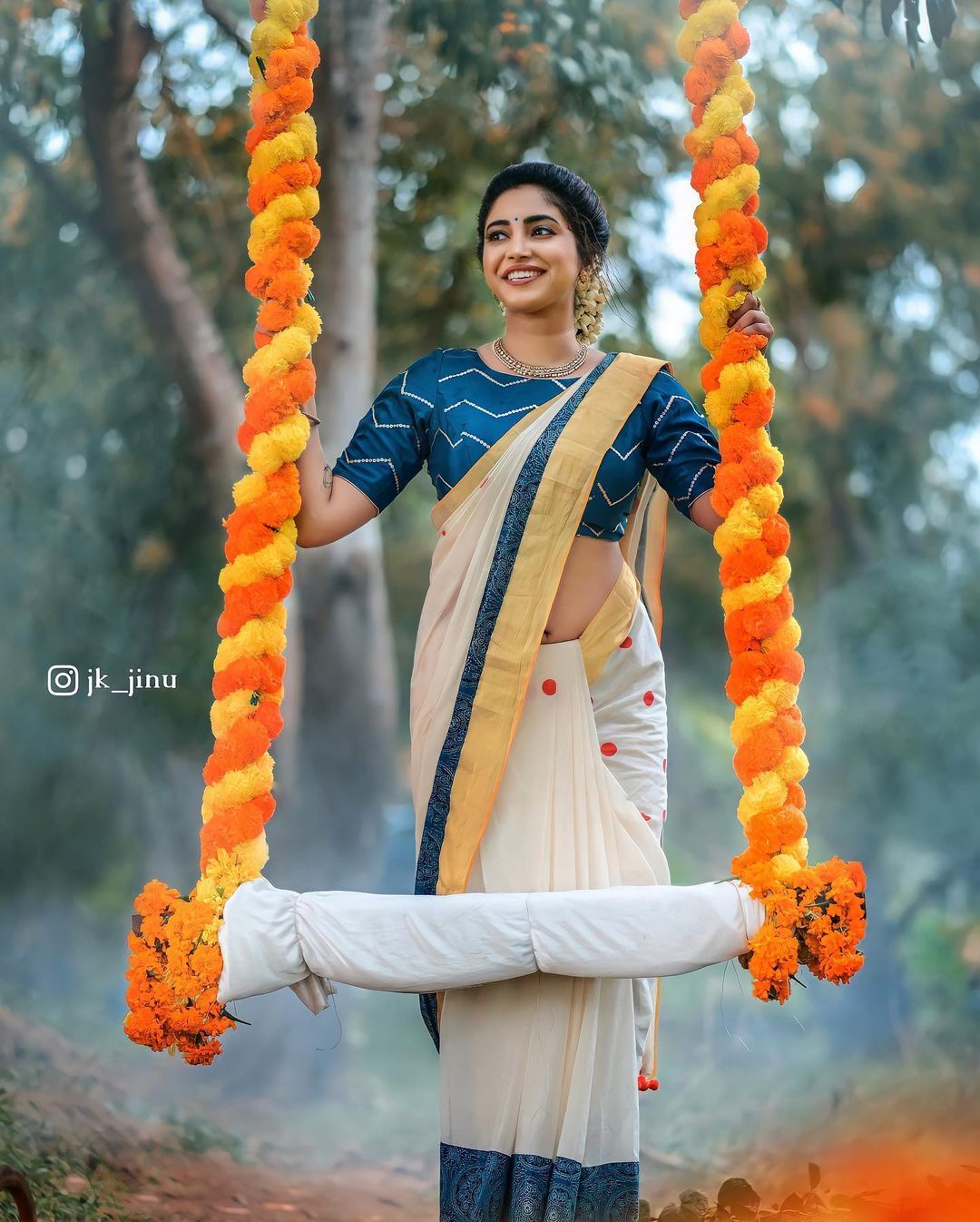 ഓണപ്പാട്ടില്‍ ഊഞ്ഞാലാടി അമേയ, അടിച്ചുപൊളിക്കുകയാണോ എന്ന് ആരാധകര്‍, വൈറല്‍ ചിത്രങ്ങള്‍
