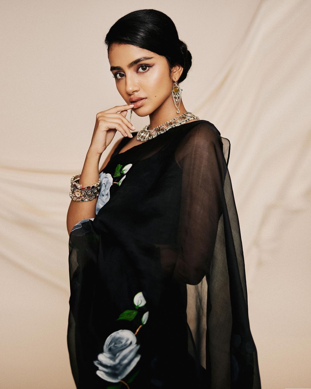 ദേ..നോക്കിയേ..എന്നാ ക്യൂട്ടാ ഈ കൊച്ച്: അനുപമയുടെ വൈറൽ ചിത്രങ്ങൾ 