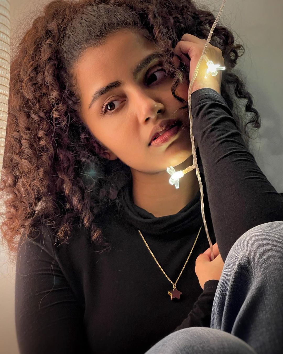 ദേ..നോക്കിയേ..എന്നാ ക്യൂട്ടാ ഈ കൊച്ച്: അനുപമയുടെ വൈറൽ ചിത്രങ്ങൾ 