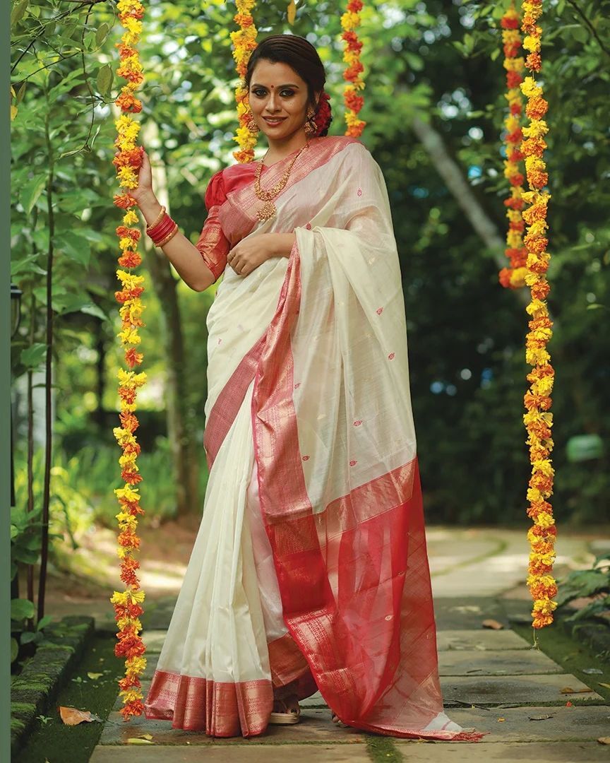 അമ്പോ കളറായിട്ടുണ്ടല്ലോ......! ഓണം സ്പെഷ്യൽ കപ്പിൾ ഫോട്ടോസുമായി ധന്യയും ജോണും!