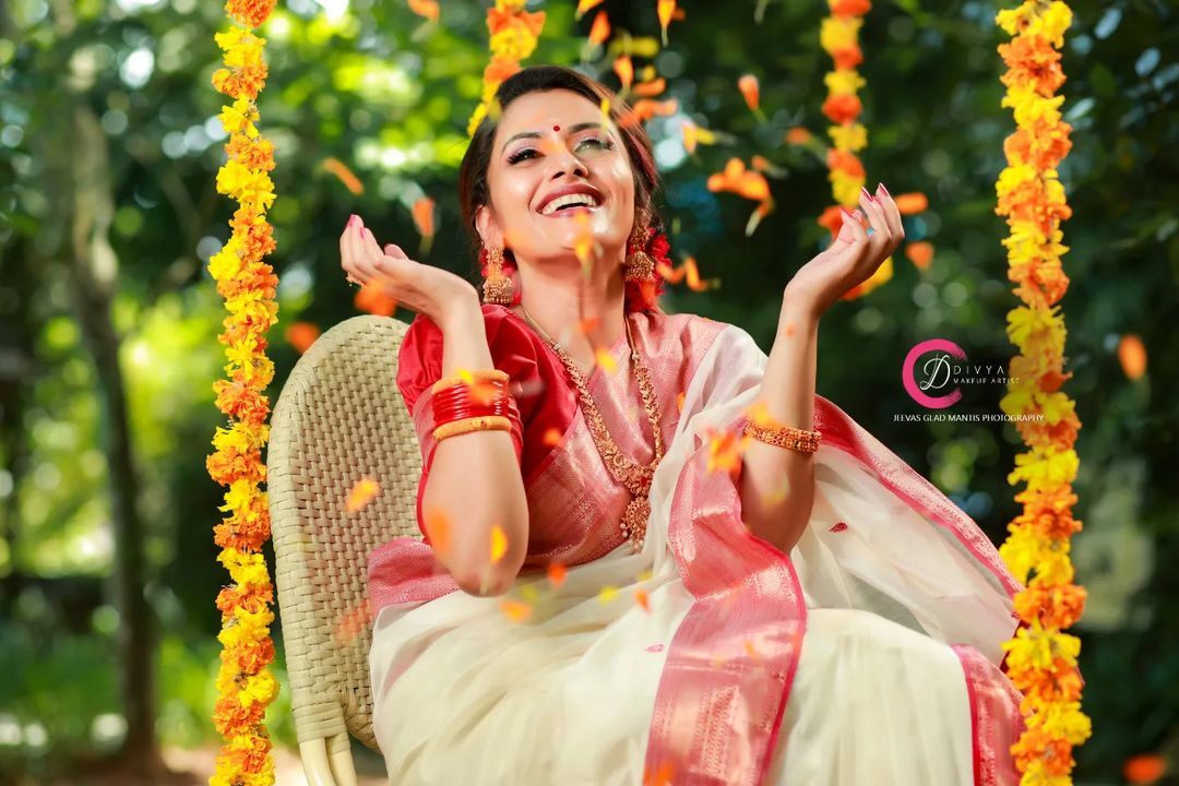 അമ്പോ കളറായിട്ടുണ്ടല്ലോ......! ഓണം സ്പെഷ്യൽ കപ്പിൾ ഫോട്ടോസുമായി ധന്യയും ജോണും!