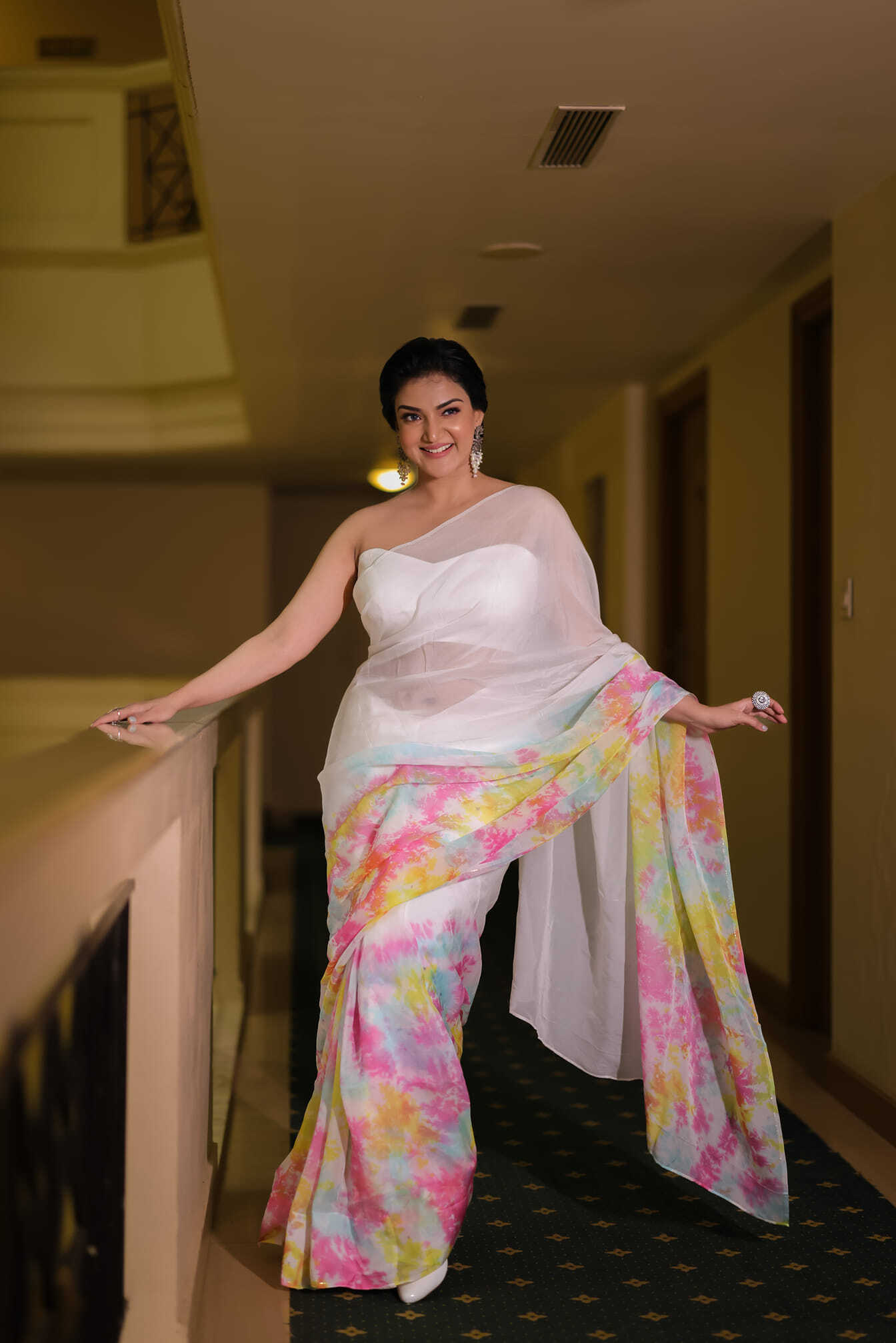 സാരിയുടുത്തോ....പിന്നെ ലുക്കാണ്; ഞെട്ടിക്കുന്ന ലുക്കിൽ ഹണി റോസ്, വൈറൽ ചിത്രങ്ങൾ