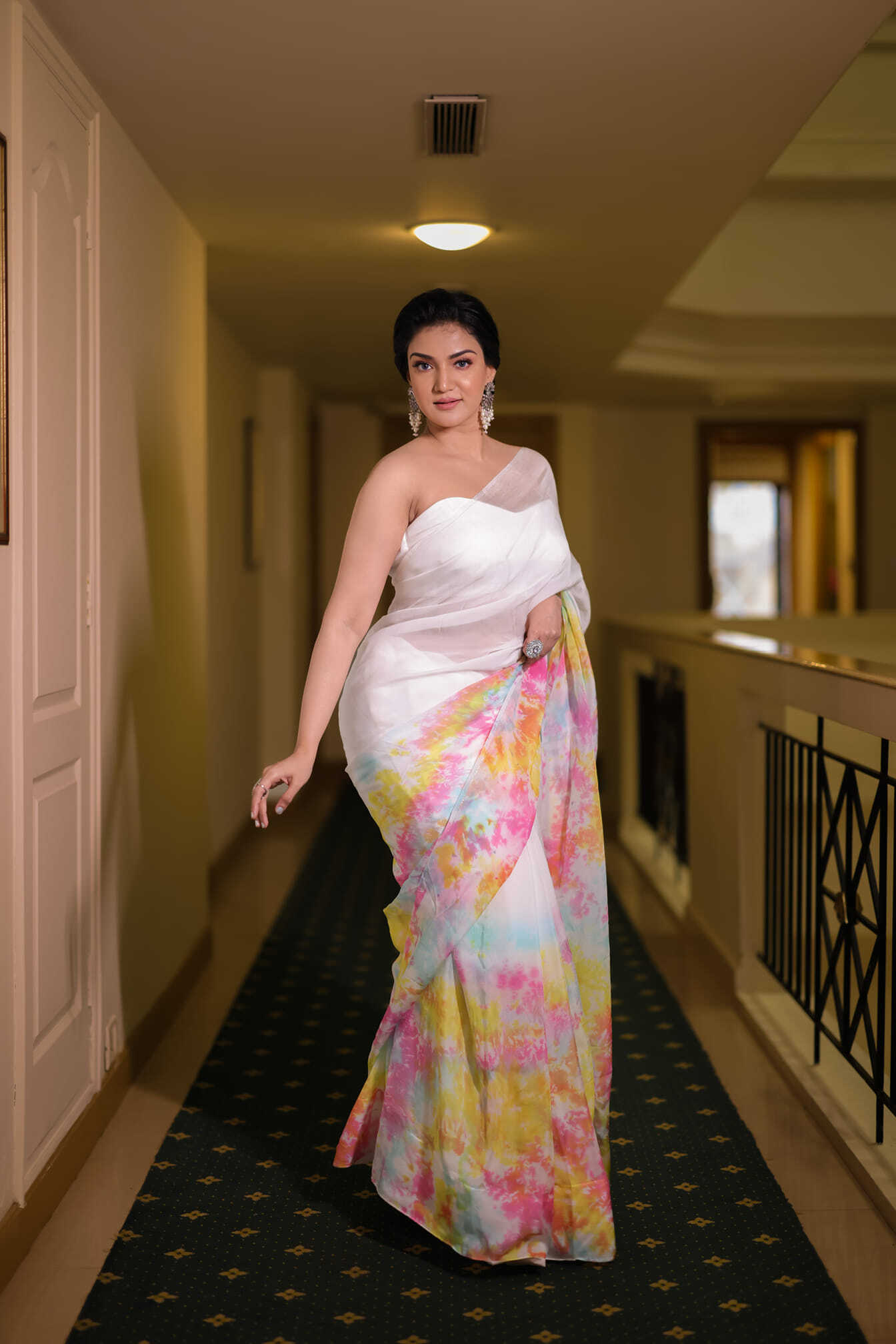 സാരിയുടുത്തോ....പിന്നെ ലുക്കാണ്; ഞെട്ടിക്കുന്ന ലുക്കിൽ ഹണി റോസ്, വൈറൽ ചിത്രങ്ങൾ