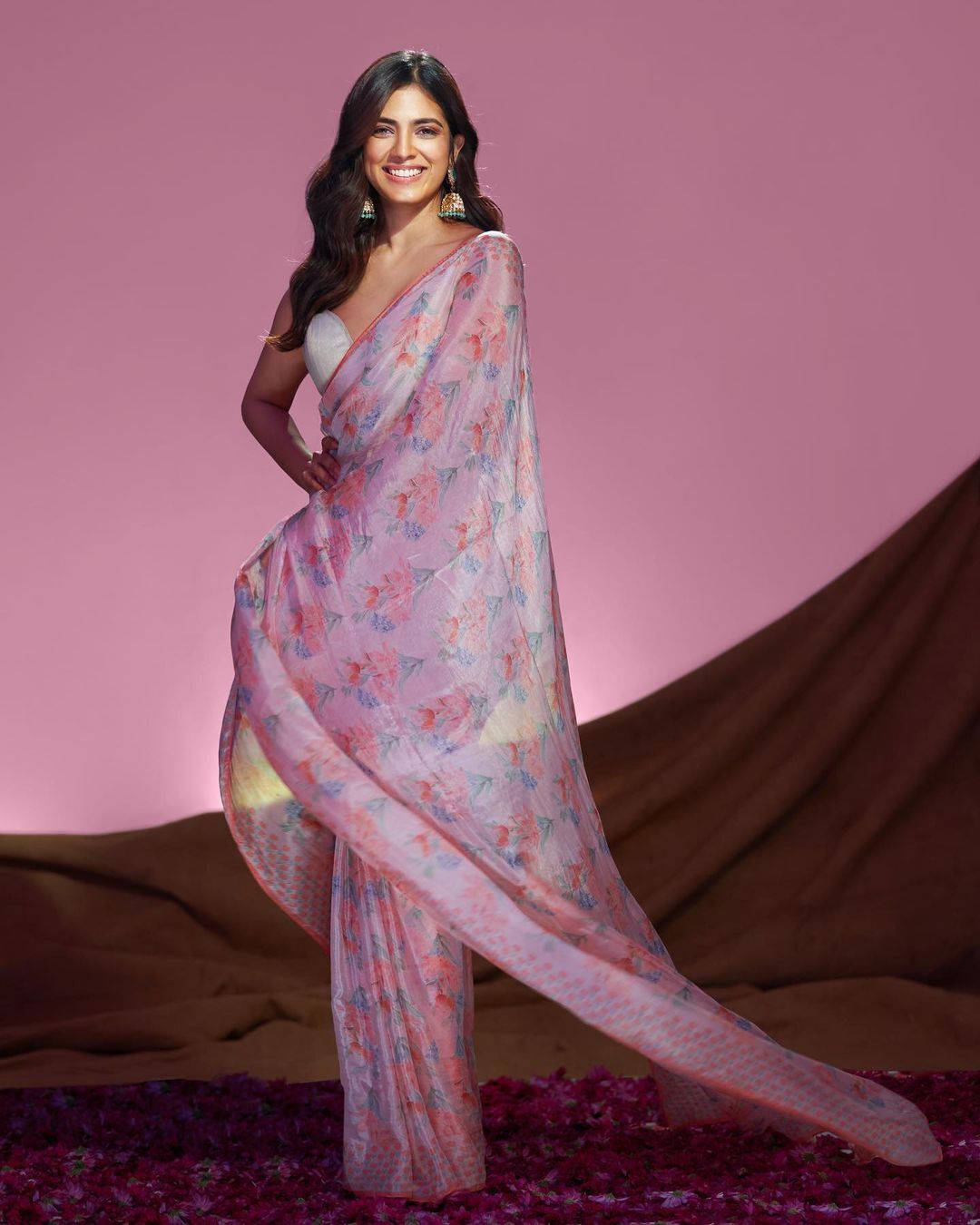 ഇനി പച്ചപ്പും ഹരിതാഭയും ആസ്വദിക്കാം; മാളവികയുടെ ക്യൂട്ട് ചിത്രങ്ങള്‍ വൈറല്‍