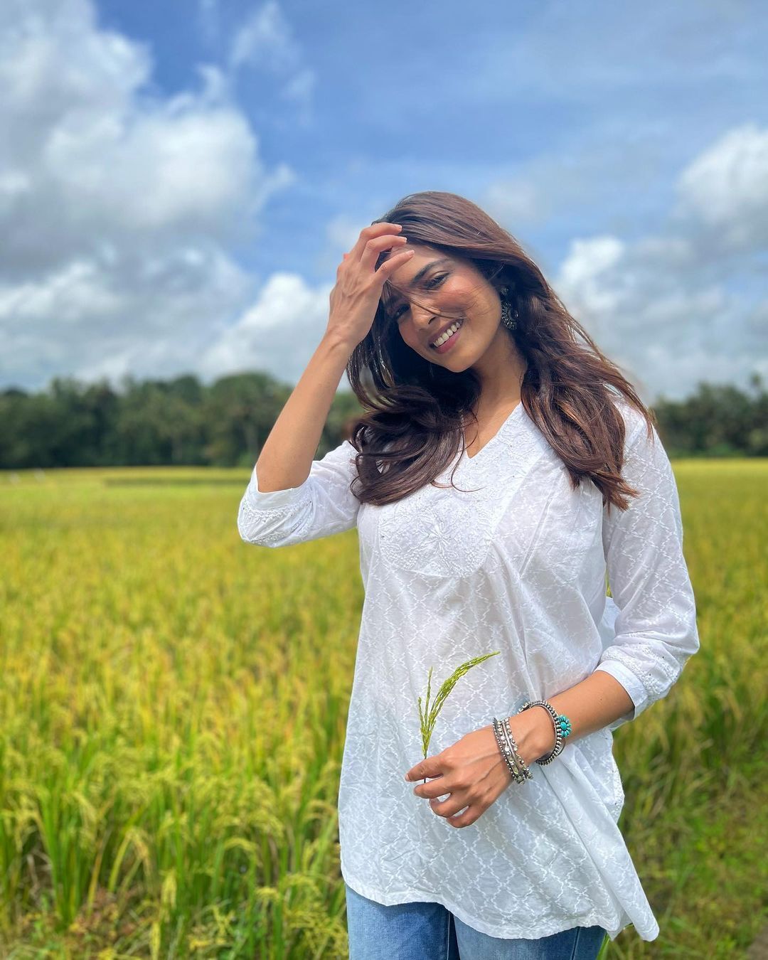 ഇനി പച്ചപ്പും ഹരിതാഭയും ആസ്വദിക്കാം; മാളവികയുടെ ക്യൂട്ട് ചിത്രങ്ങള്‍ വൈറല്‍