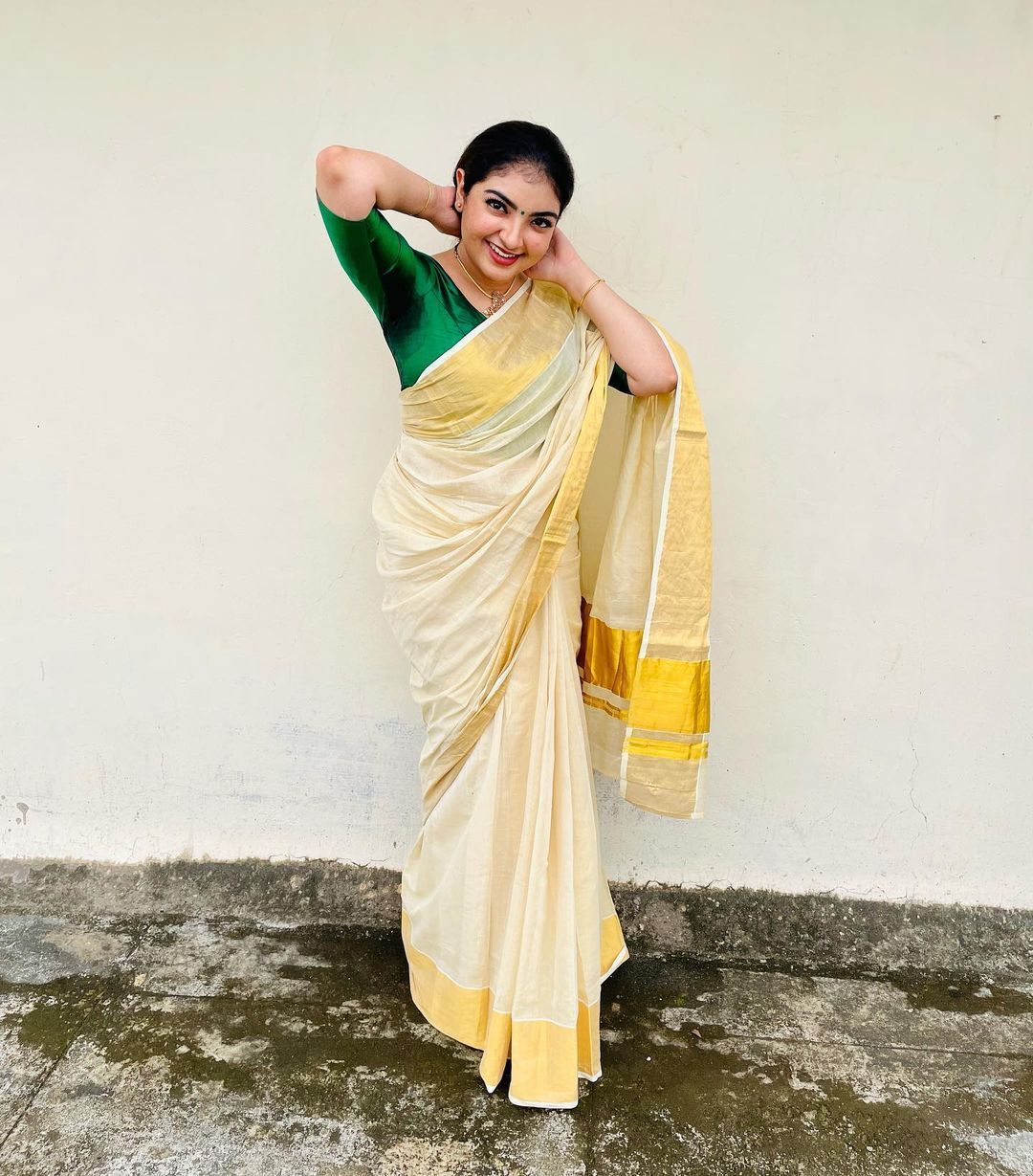 ഈ ഓണത്തിലെ മലയാളി മങ്ക മാളു തന്നെ.. എന്താ ഒരു ലുക്ക്..; വൈറല്‍ ചിത്രങ്ങള്‍