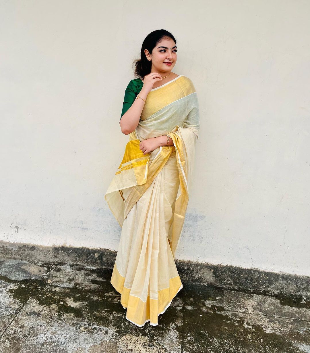 ഈ ഓണത്തിലെ മലയാളി മങ്ക മാളു തന്നെ.. എന്താ ഒരു ലുക്ക്..; വൈറല്‍ ചിത്രങ്ങള്‍