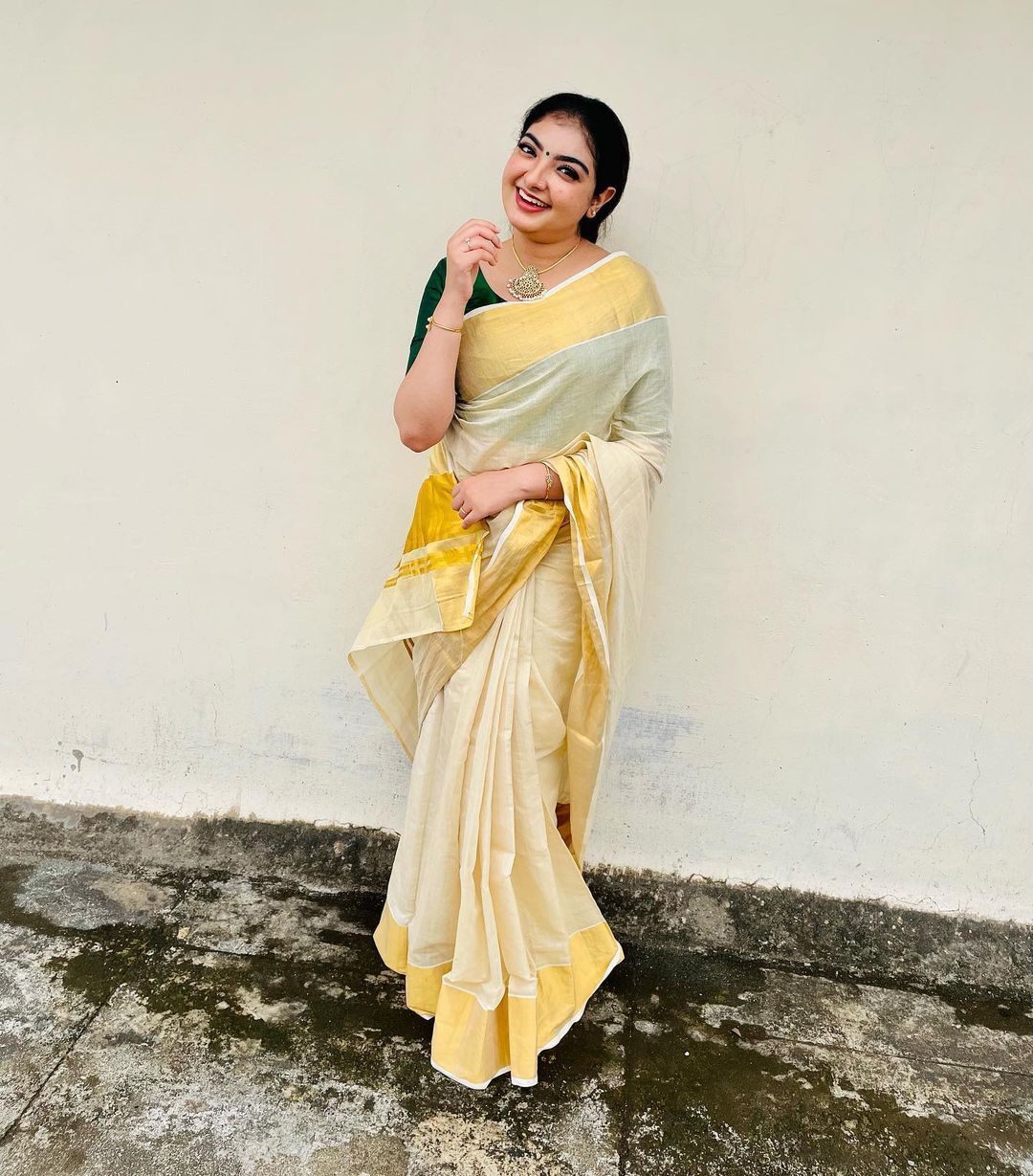 ഈ ഓണത്തിലെ മലയാളി മങ്ക മാളു തന്നെ.. എന്താ ഒരു ലുക്ക്..; വൈറല്‍ ചിത്രങ്ങള്‍