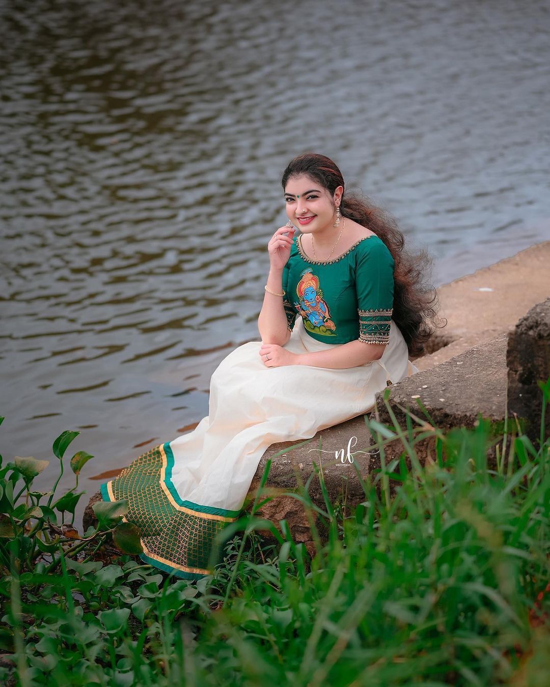 ഈ ഓണത്തിലെ മലയാളി മങ്ക മാളു തന്നെ.. എന്താ ഒരു ലുക്ക്..; വൈറല്‍ ചിത്രങ്ങള്‍