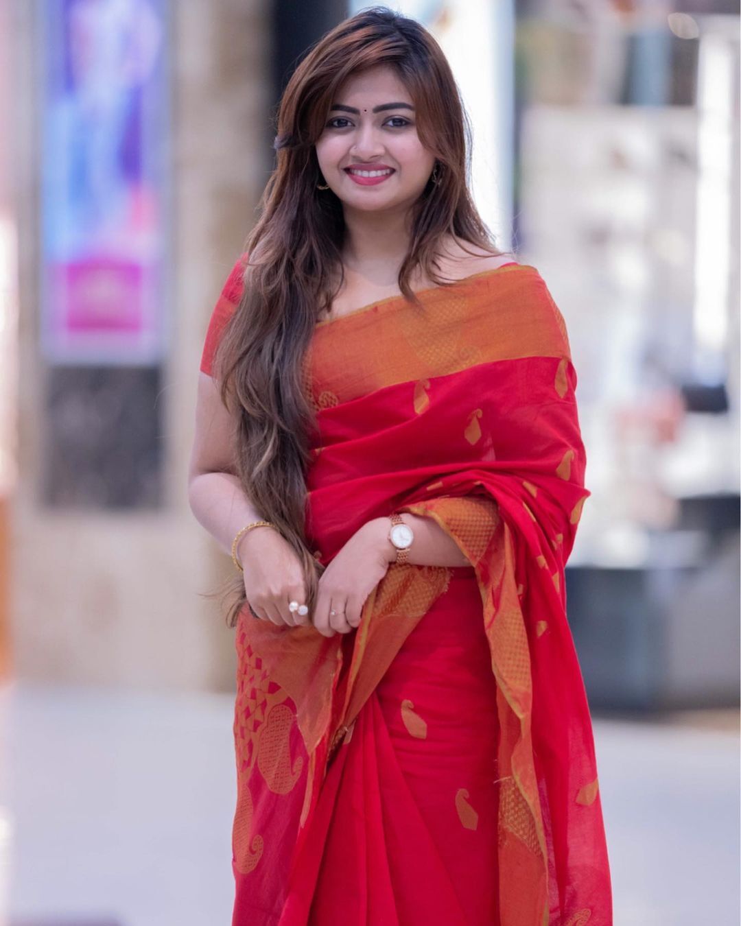 ചുവപ്പിൽ തിളങ്ങി ഷാലിൻ സോയ, സോഷ്യൽ മീഡിയയിൽ തരംഗമായി ചിത്രങ്ങൾ