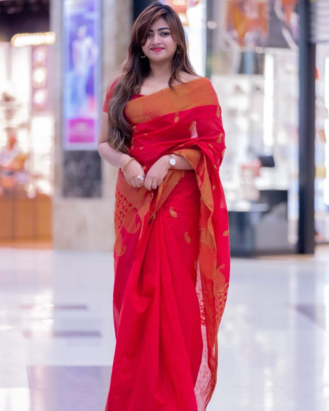 ചുവപ്പിൽ തിളങ്ങി ഷാലിൻ സോയ, സോഷ്യൽ മീഡിയയിൽ തരംഗമായി ചിത്രങ്ങൾ