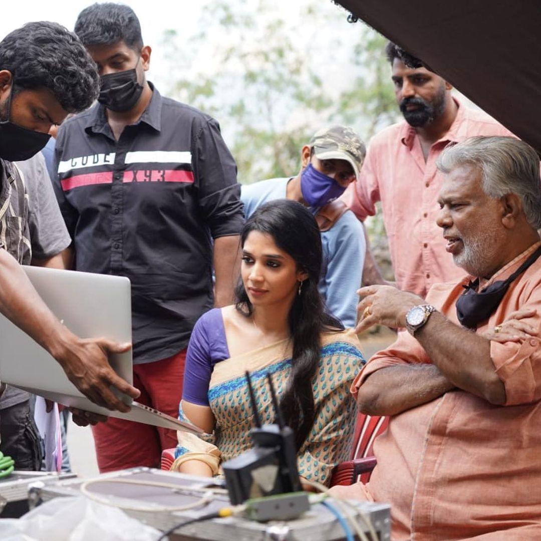 എന്താ ഒരു ലുക്ക്, ഓണം അടിച്ചുപൊളിച്ചല്ലേ...വൈറലായി നൈല ഉഷയുടെ ചിത്രങ്ങള്‍