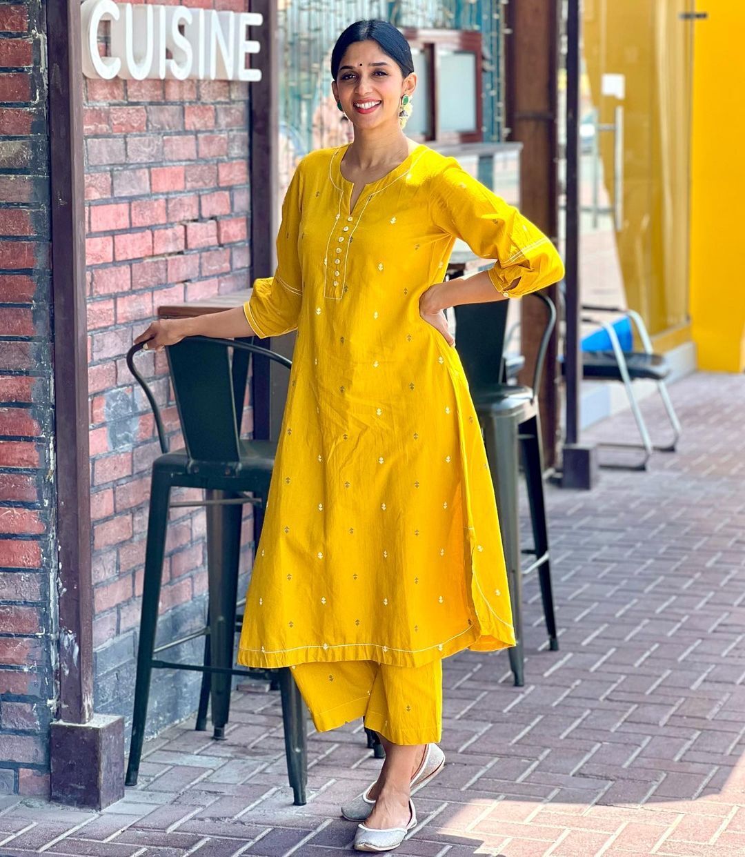 എന്താ ഒരു ലുക്ക്, ഓണം അടിച്ചുപൊളിച്ചല്ലേ...വൈറലായി നൈല ഉഷയുടെ ചിത്രങ്ങള്‍