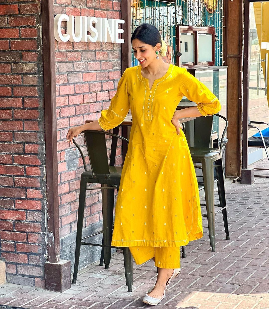 എന്താ ഒരു ലുക്ക്, ഓണം അടിച്ചുപൊളിച്ചല്ലേ...വൈറലായി നൈല ഉഷയുടെ ചിത്രങ്ങള്‍