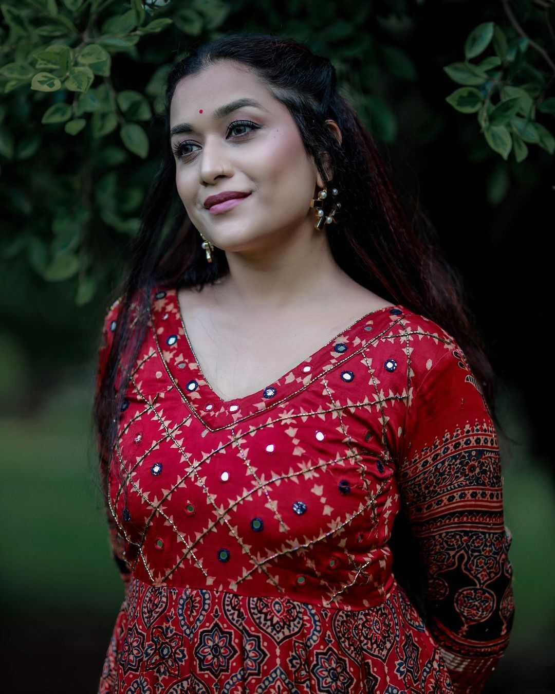 തിരുവനന്തപുരം സ്ട്രീറ്റിൽ സിംപിൾ ആൻഡ് ക്യൂട്ട് ലുക്കിൽ തിളങ്ങി പാർവതി കൃഷ്ണ; വൈറലായി പുതിയ ചിത്രങ്ങള്‍