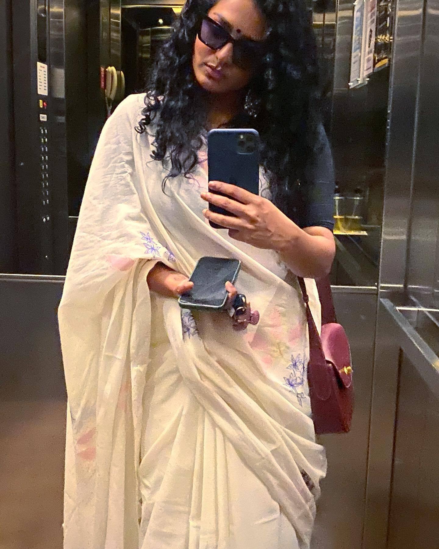 ഓണാഘോഷം കഴിഞ്ഞില്ലേ..? സാരിയില്‍ തിളങ്ങി പാര്‍വതി, വൈറല്‍ ചിത്രങ്ങള്‍