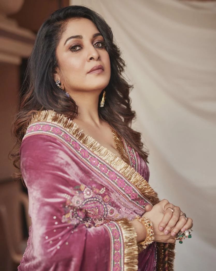 ഇതാ യഥാര്‍ത്ഥ ഏജ് ഇന്‍ റിവേഴ്‌സ് ഗിയര്‍.. മറ്റുള്ളവര്‍ പ്ലീസ് സ്റ്റെപ് ബാക്ക്; വീണ്ടും തരംഗമാകാന്‍ രമ്യ കൃഷ്ണന്‍