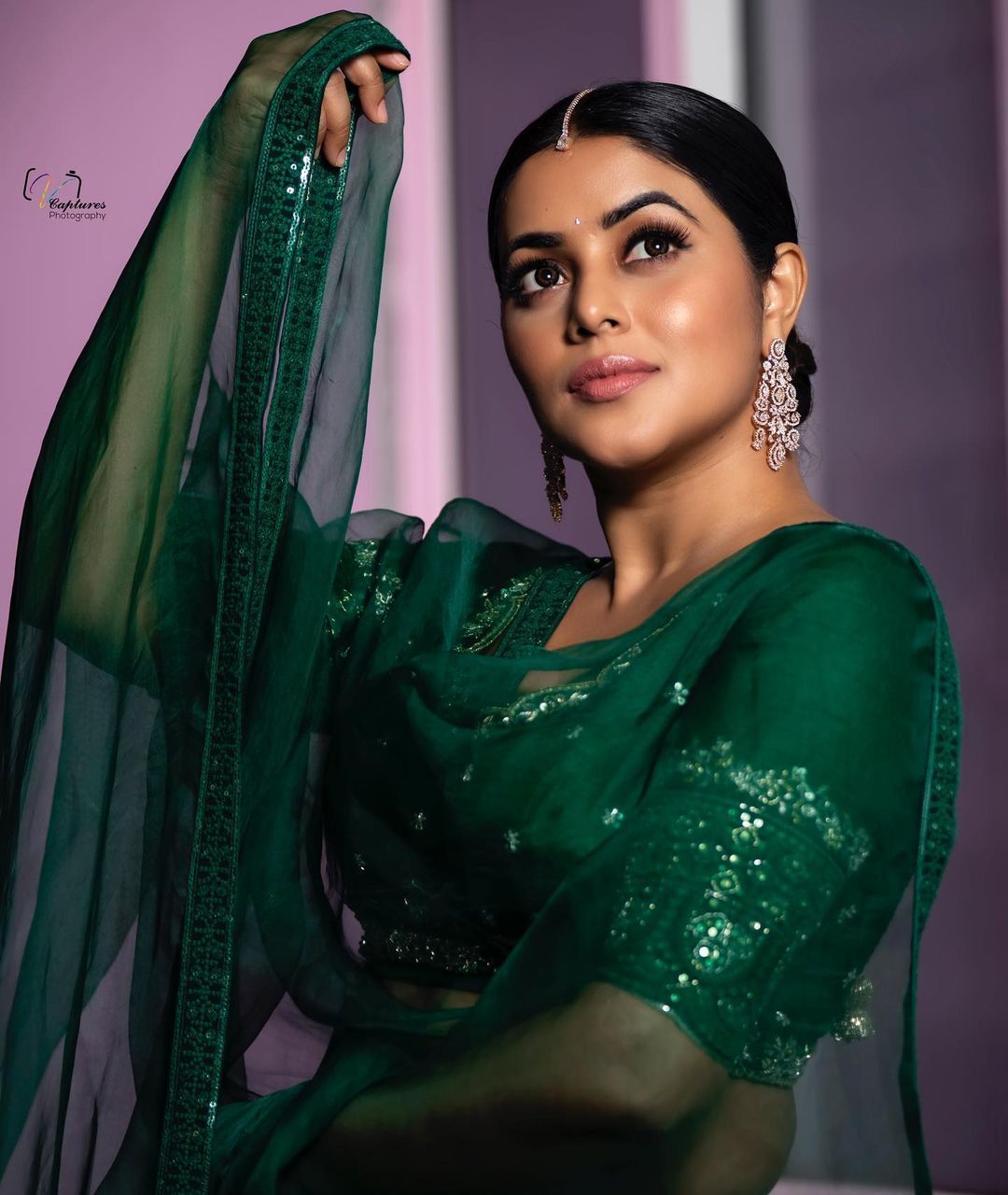 പോസോ.. അതോ ഡാന്‍സോ.. രണ്ടായാലും കിടുക്കി ഷംനാ..; കിടിലന്‍ ചിത്രങ്ങള്‍