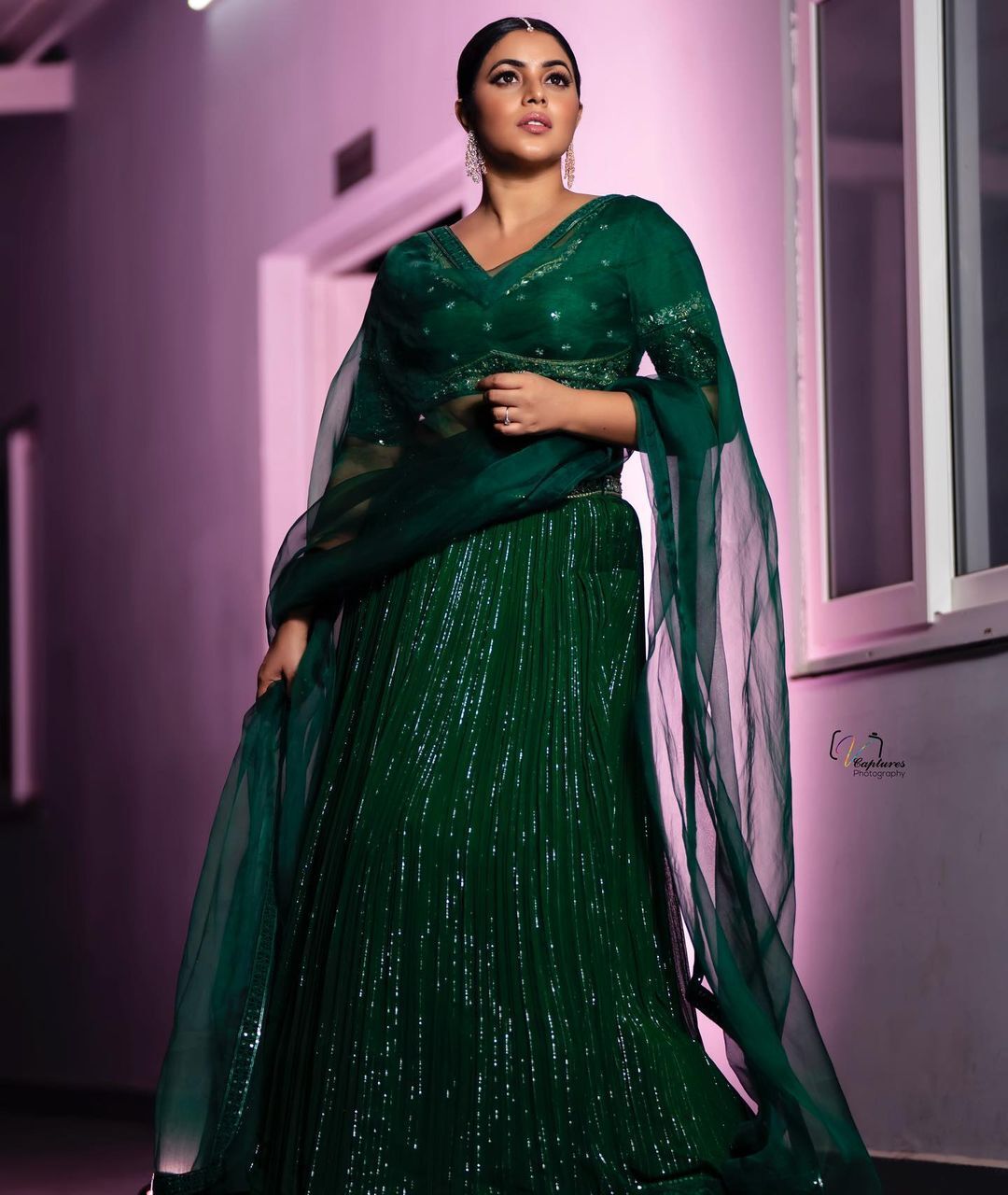 പോസോ.. അതോ ഡാന്‍സോ.. രണ്ടായാലും കിടുക്കി ഷംനാ..; കിടിലന്‍ ചിത്രങ്ങള്‍