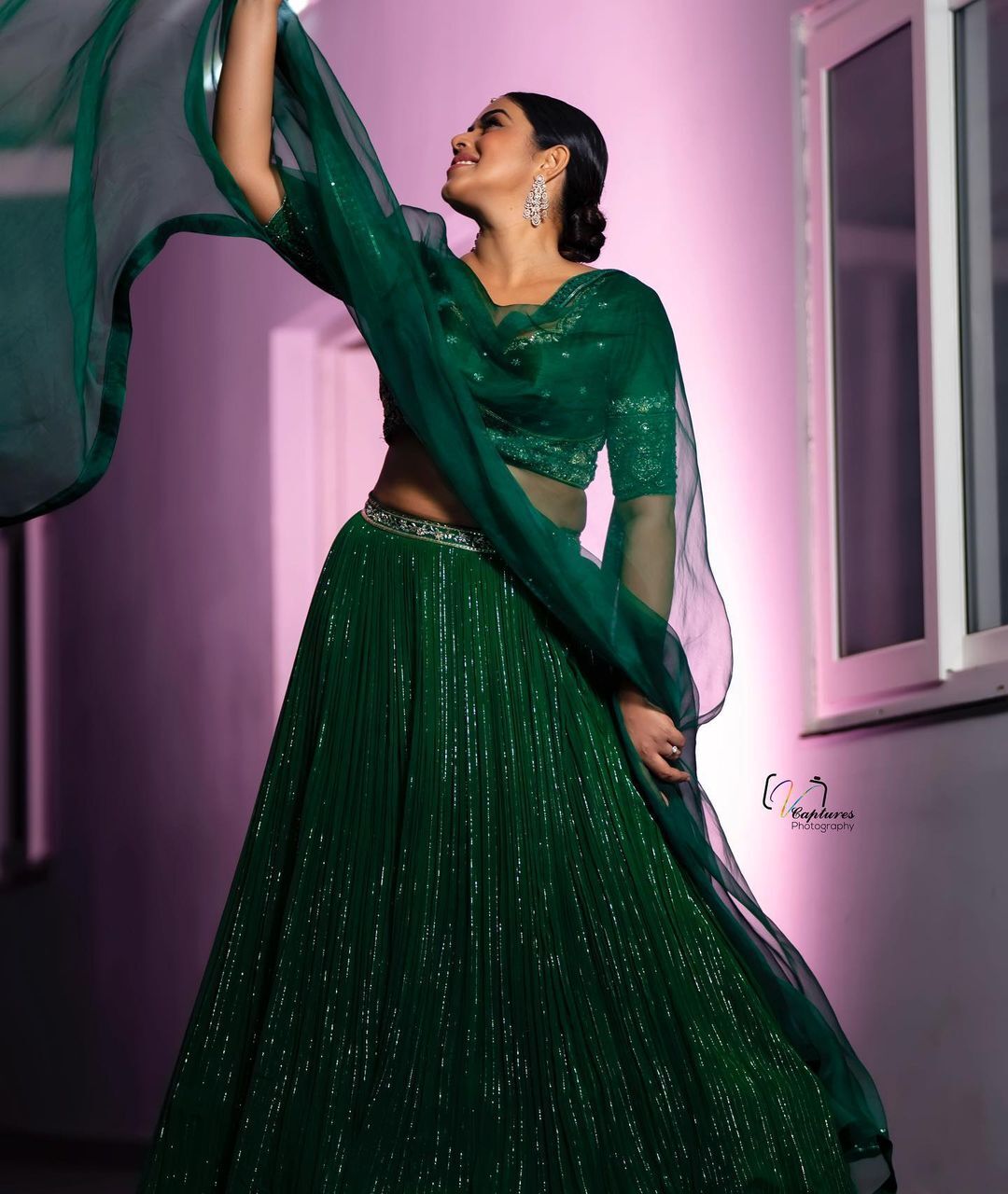 പോസോ.. അതോ ഡാന്‍സോ.. രണ്ടായാലും കിടുക്കി ഷംനാ..; കിടിലന്‍ ചിത്രങ്ങള്‍