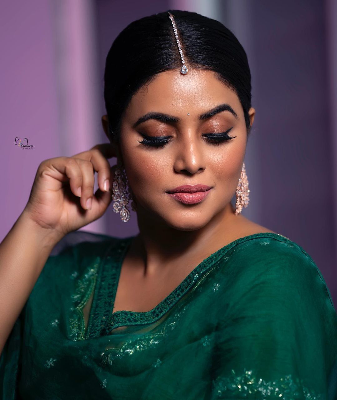 പോസോ.. അതോ ഡാന്‍സോ.. രണ്ടായാലും കിടുക്കി ഷംനാ..; കിടിലന്‍ ചിത്രങ്ങള്‍