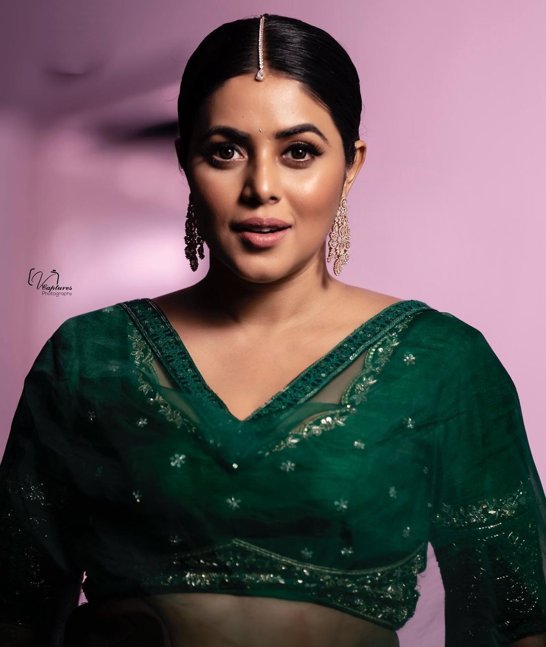 പോസോ.. അതോ ഡാന്‍സോ.. രണ്ടായാലും കിടുക്കി ഷംനാ..; കിടിലന്‍ ചിത്രങ്ങള്‍