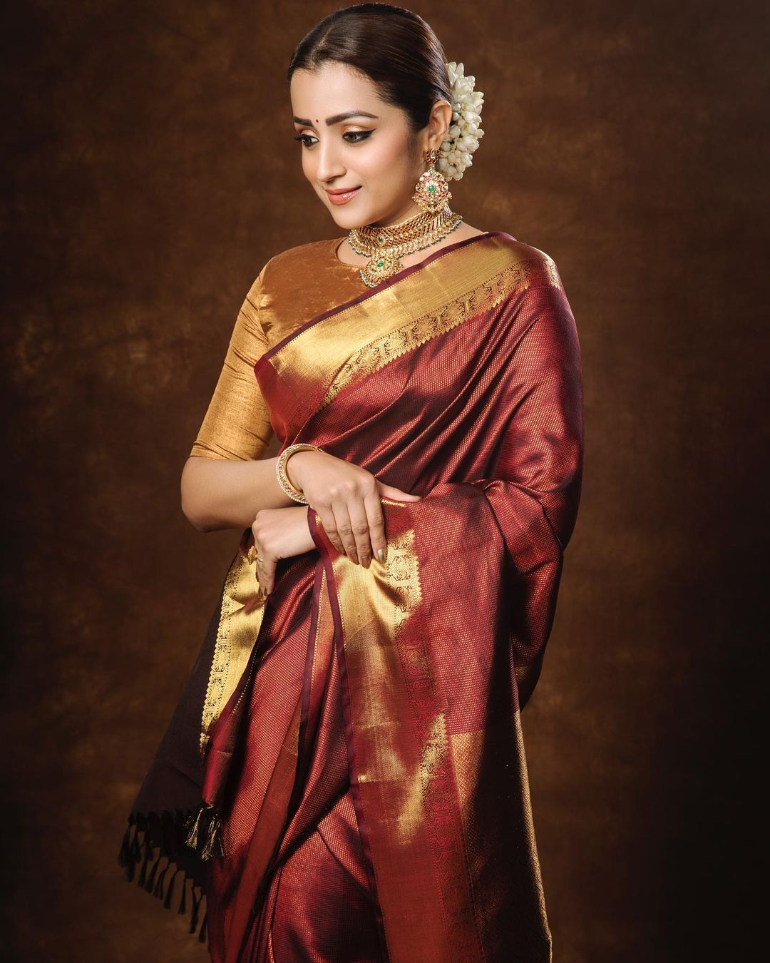 കുന്ദവിയുടെ സ്റ്റൈലൻ എൻട്രി... പൊന്നിയൻ സെൽവൻ ട്രെയിലർ ലോഞ്ചിൽ തകർപ്പൻ ലുക്കിൽ തൃഷ, ചിത്രങ്ങൾ കാണാം