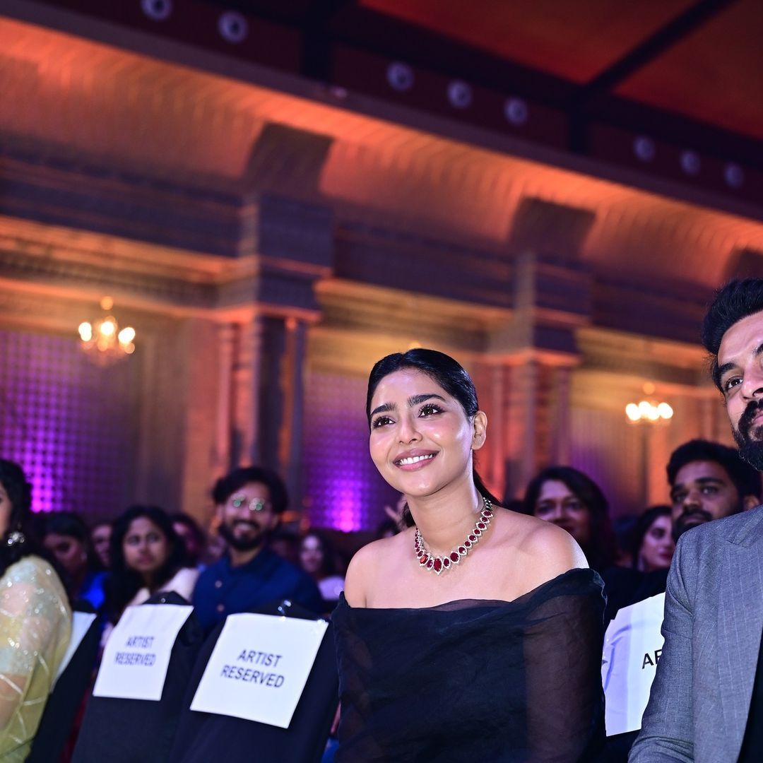 മലയാളത്തിലെ മികച്ച നടി... സൈമ അവാര്‍ഡ്‌സില്‍ മിന്നിത്തിളങ്ങി ഐഷു; ഞെട്ടിച്ച ലുക്കെന്ന് സോഷ്യല്‍ മീഡിയ, വൈറല്‍