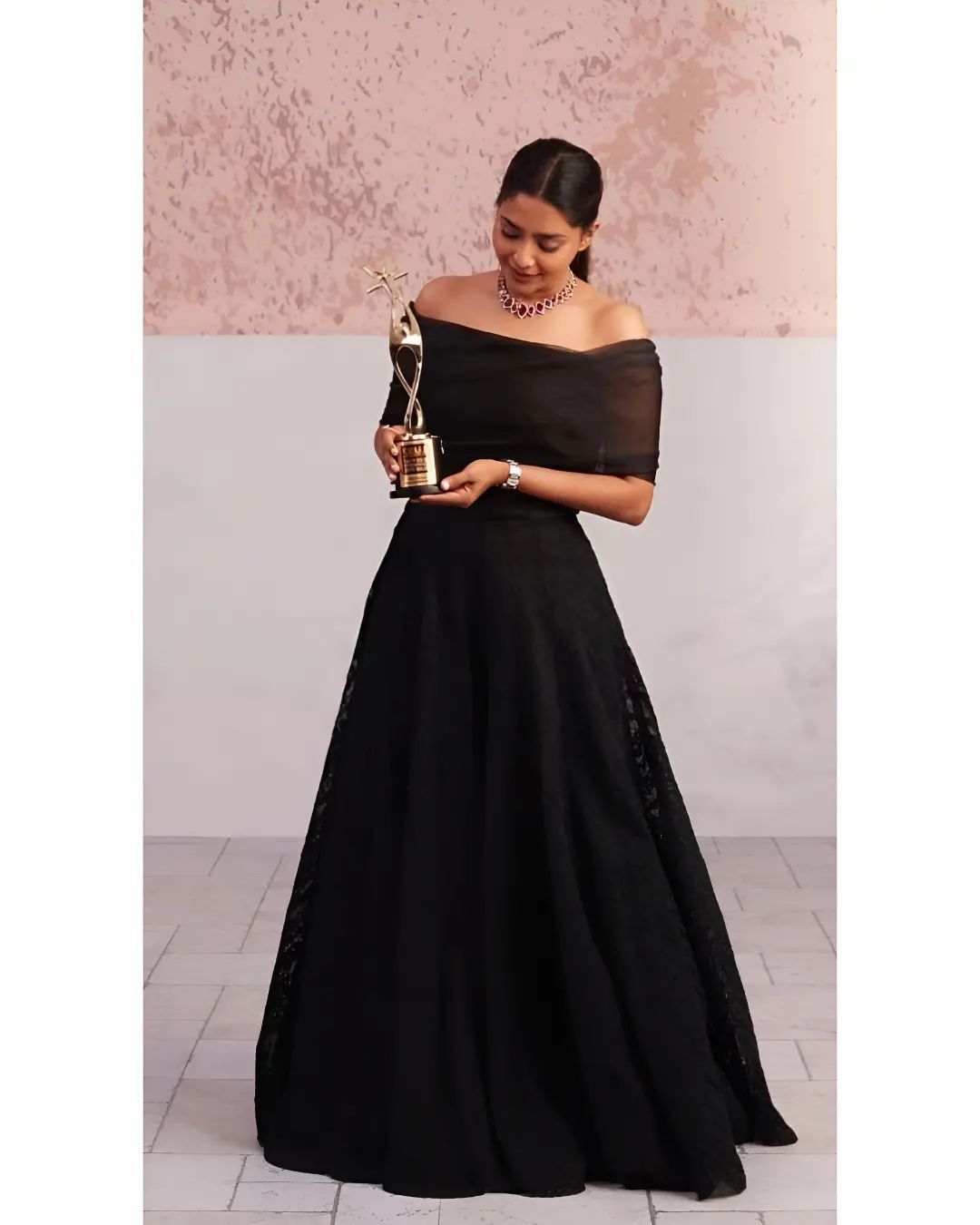 മലയാളത്തിലെ മികച്ച നടി... സൈമ അവാര്‍ഡ്‌സില്‍ മിന്നിത്തിളങ്ങി ഐഷു; ഞെട്ടിച്ച ലുക്കെന്ന് സോഷ്യല്‍ മീഡിയ, വൈറല്‍