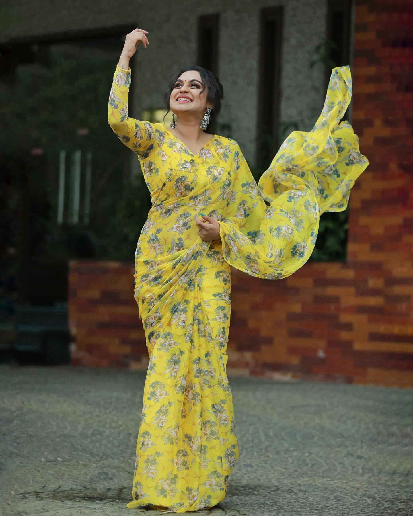  ഇവിടെ എന്തും പെര്‍ഫെക്ടാ...മുല്ലപ്പൂ ചൂടി ദാവണിയില്‍ ലക്ഷ്മി നക്ഷത്ര; സാരിയിലെക്കാള്‍ സുന്ദരി എന്ന് ആരാധകര്‍