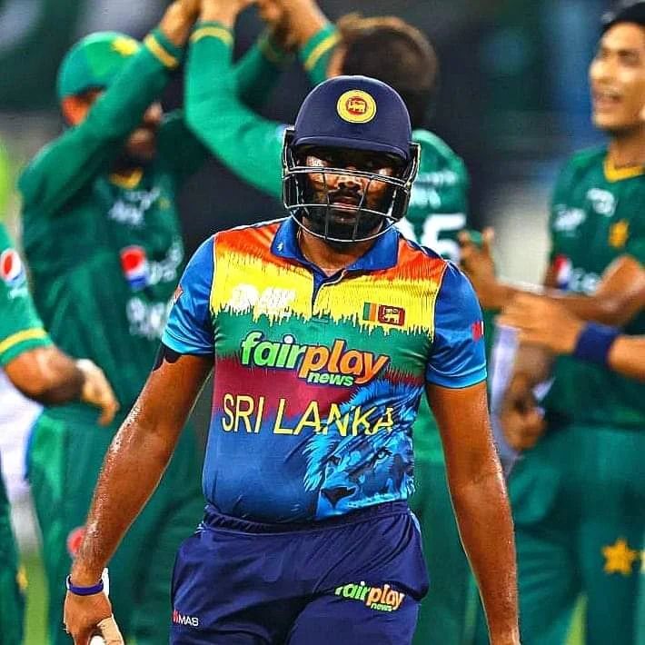 അമ്പമ്പോ എന്തൊരടി, രജപക്‌സെ തുടങ്ങിയിട്ട് നിര്‍ത്തിയില്ല; പാകിസ്താനെ തീര്‍ത്ത് ഹസരങ്ക