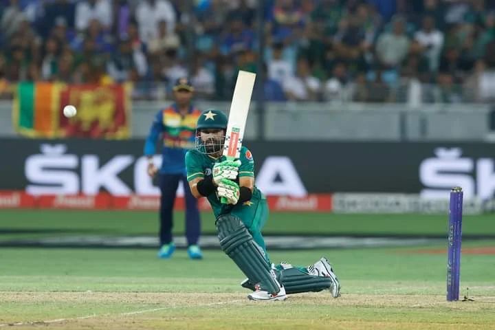 അമ്പമ്പോ എന്തൊരടി, രജപക്‌സെ തുടങ്ങിയിട്ട് നിര്‍ത്തിയില്ല; പാകിസ്താനെ തീര്‍ത്ത് ഹസരങ്ക