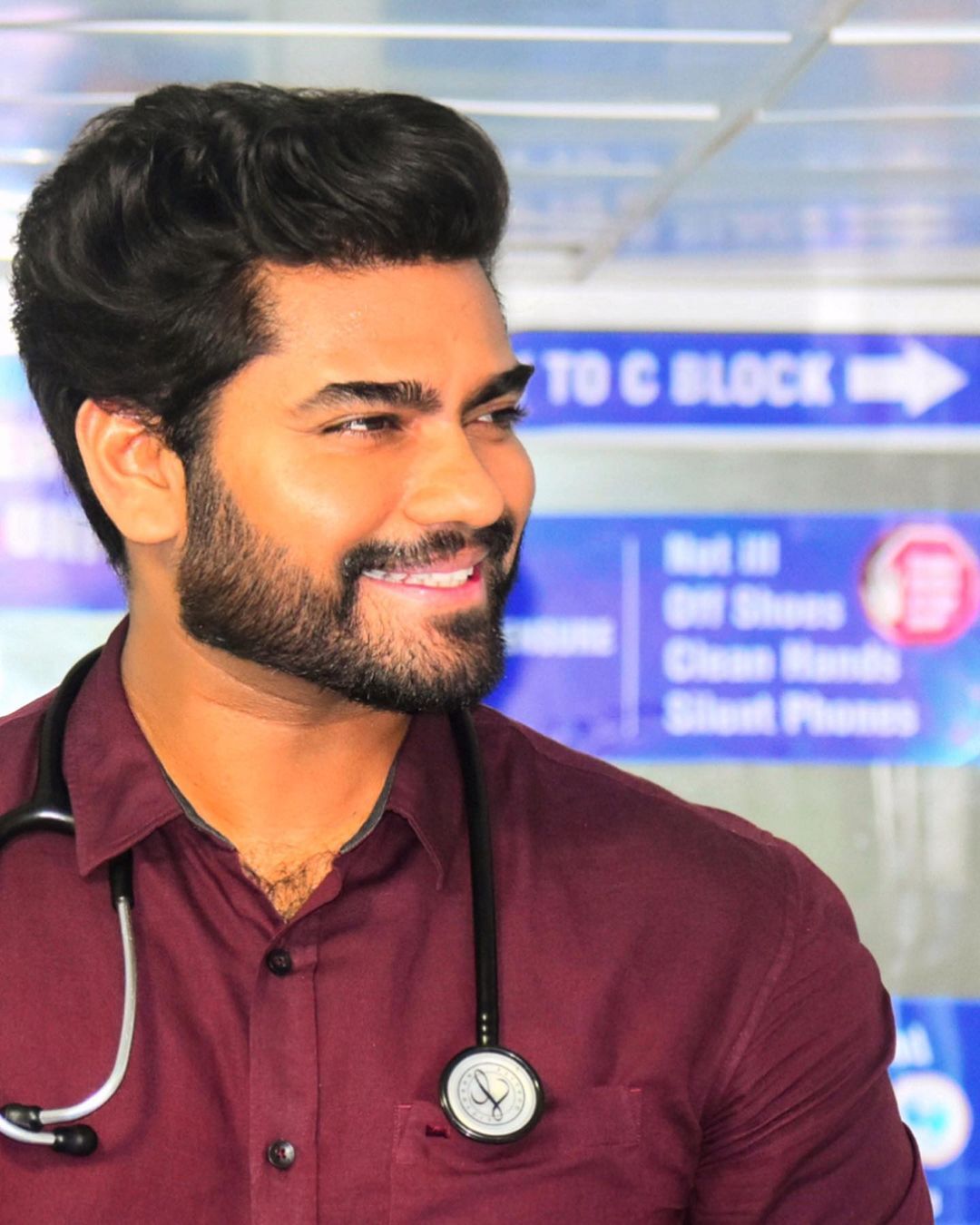 ​ഗുരുവായൂരിൽ  റോബിൻ, മുണ്ടുടുത്ത് കിടിലൻ ലുക്ക്..