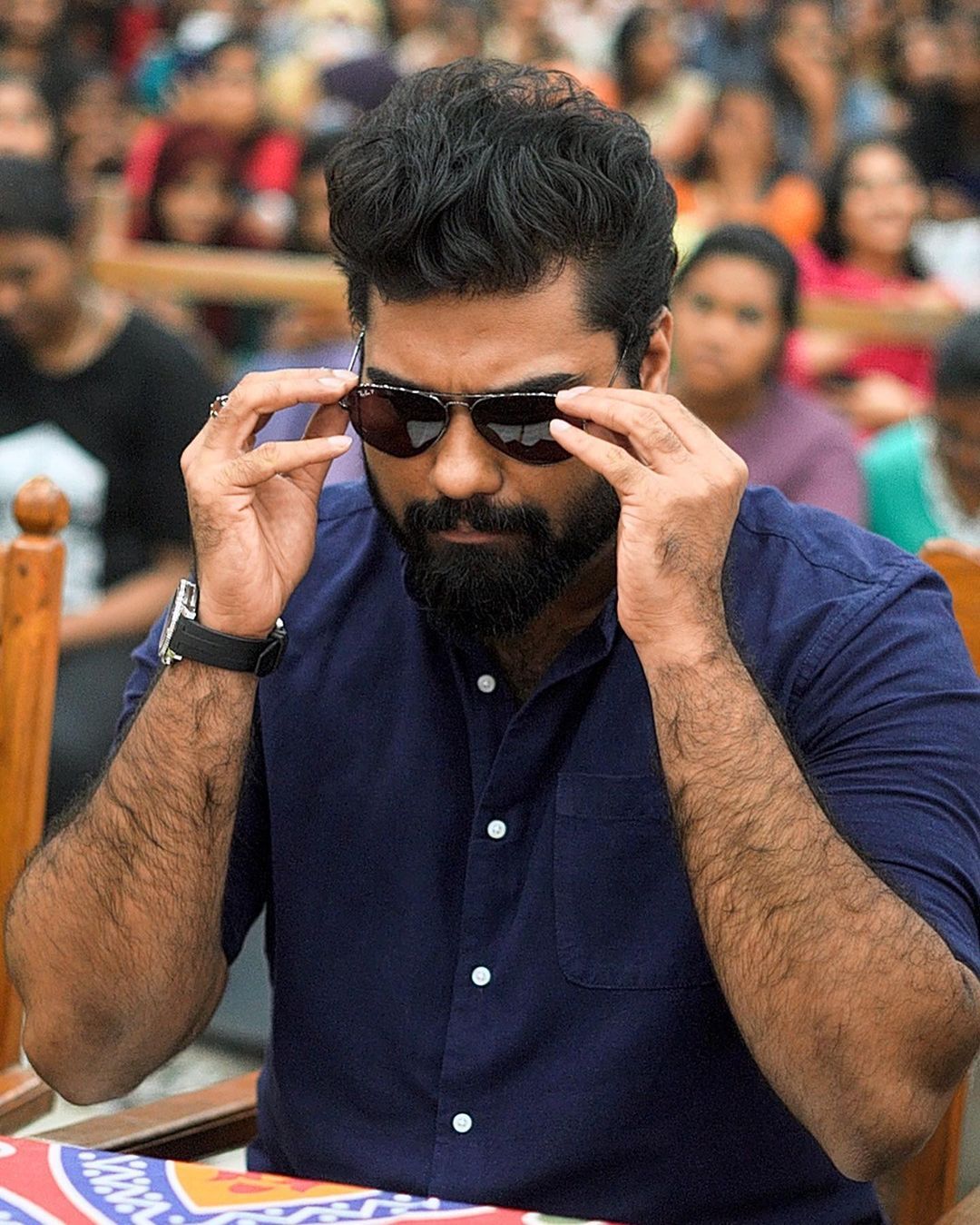 ​ഗുരുവായൂരിൽ  റോബിൻ, മുണ്ടുടുത്ത് കിടിലൻ ലുക്ക്..