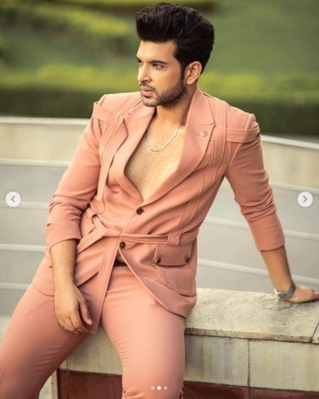 Bollywood Actor Karan Kundra Look Stylish In Latest Photos