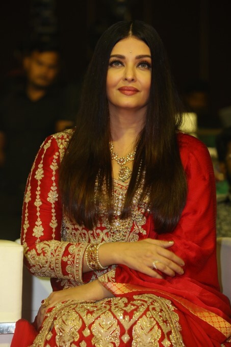 Bollywood Actress Aishwarya Rai Bachchan Latest Photos