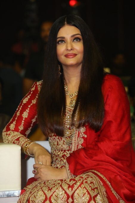 Bollywood Actress Aishwarya Rai Bachchan Latest Photos