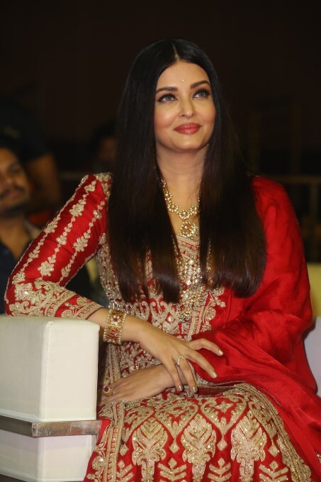 Bollywood Actress Aishwarya Rai Bachchan Latest Photos