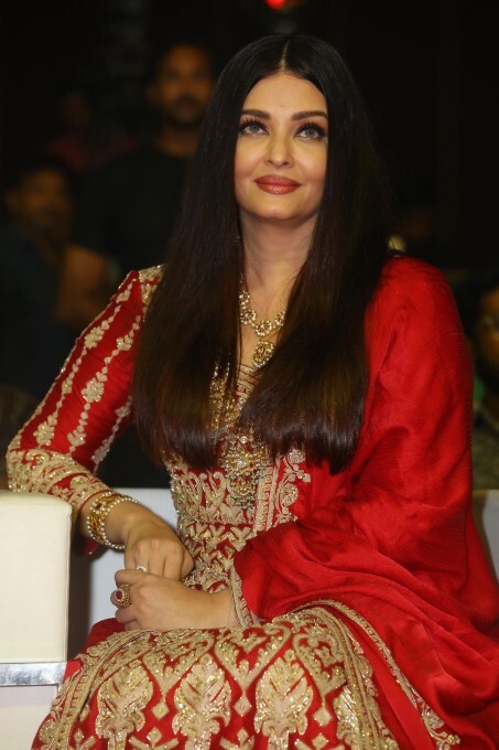Bollywood Actress Aishwarya Rai Bachchan Latest Photos