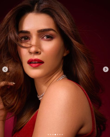 Bollywood Actress Kriti Sanon Looks Stunning Hot In Latest Photos